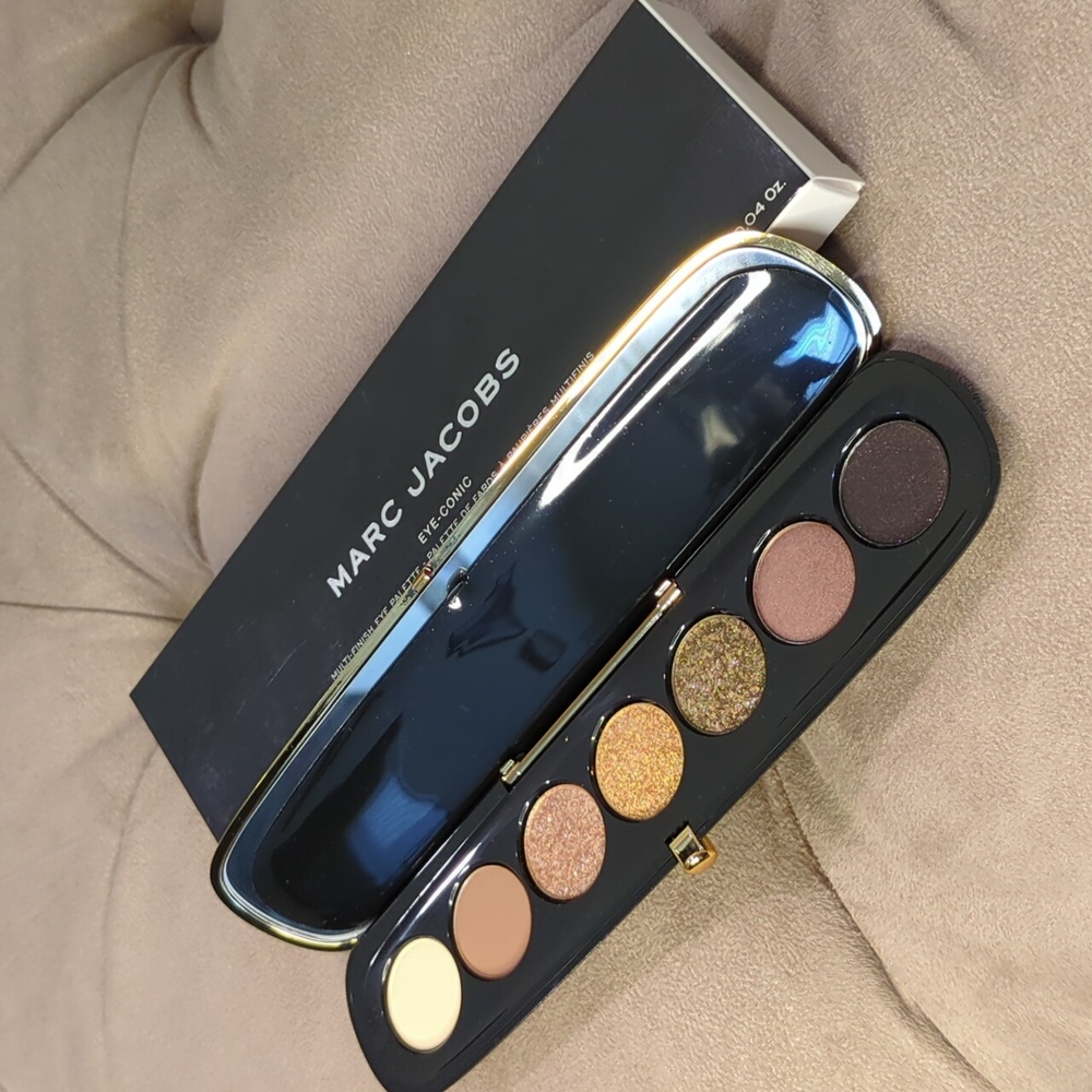 Marc Jacobs - (Extravagance 860) Eye-Conic Multi-Finish Eyeshadow Palette